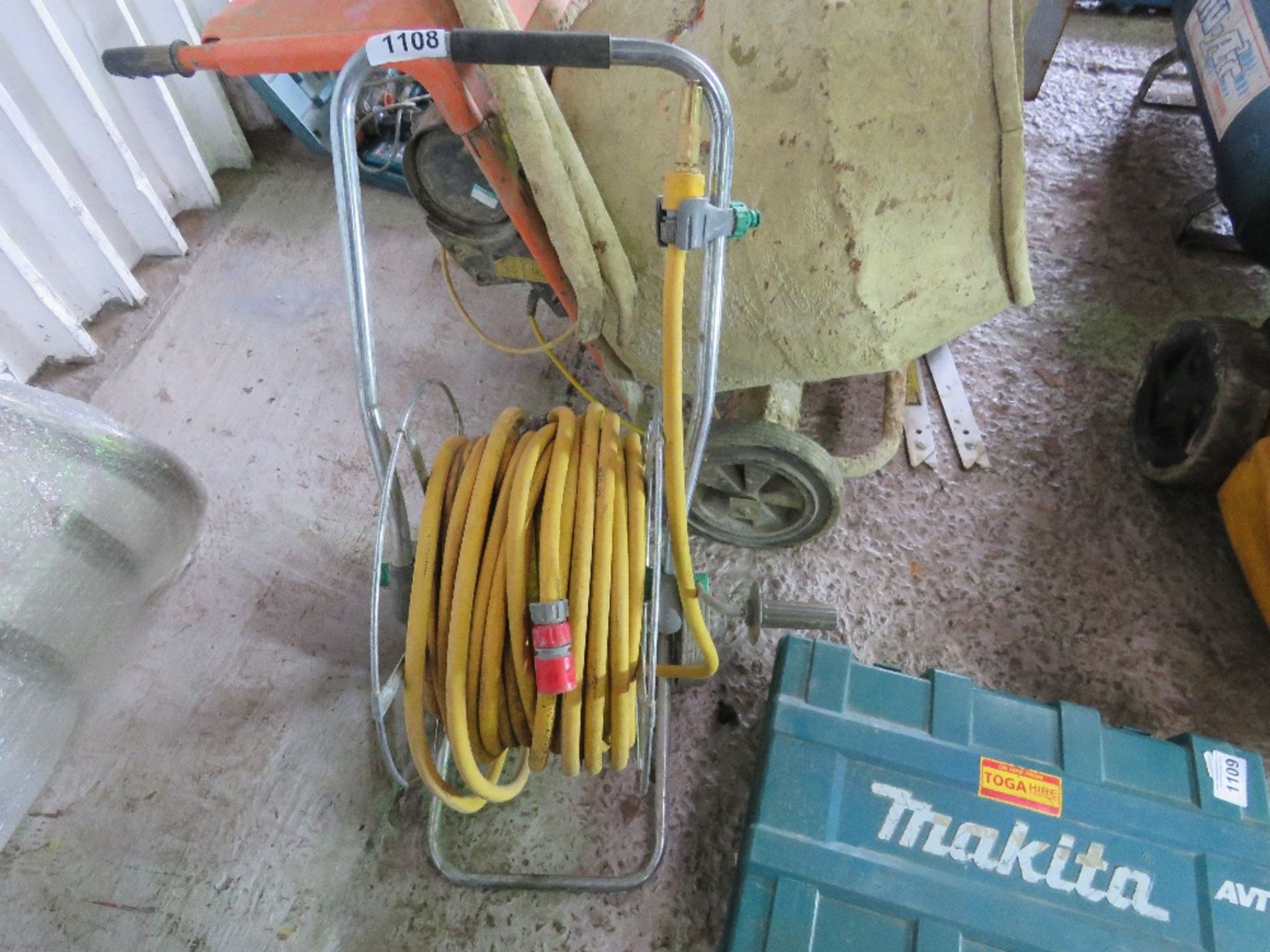GARDEN HOSE REEL ON TROLLEY. THIS LOT IS SOLD UNDER THE AUCTIONEERS MARGIN SCHEME, THEREFORE NO V - Image 3 of 3