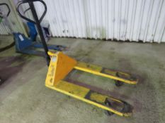 HYDRAULIC PALLET TRUCK, LIFTS AND LOWERS, SOURCED FROM COMPANY LIQUIDATION. THIS LOT IS SOLD UNDE