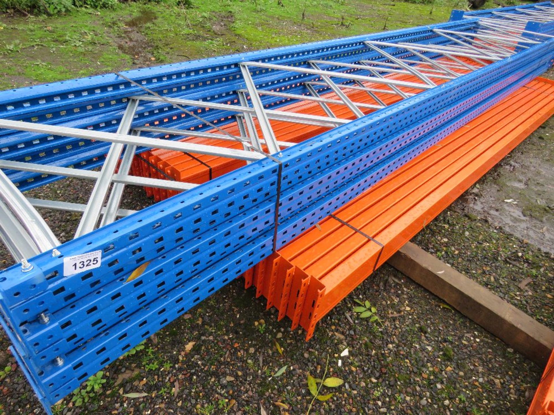 HEAVY DUTY PALLET RACKING: 5 X UPRIGHTS @ 5M HEIGHT WITH A WIDTH OF 0.9M, PLUS 24NO BEAMS @ 3.9M LEN