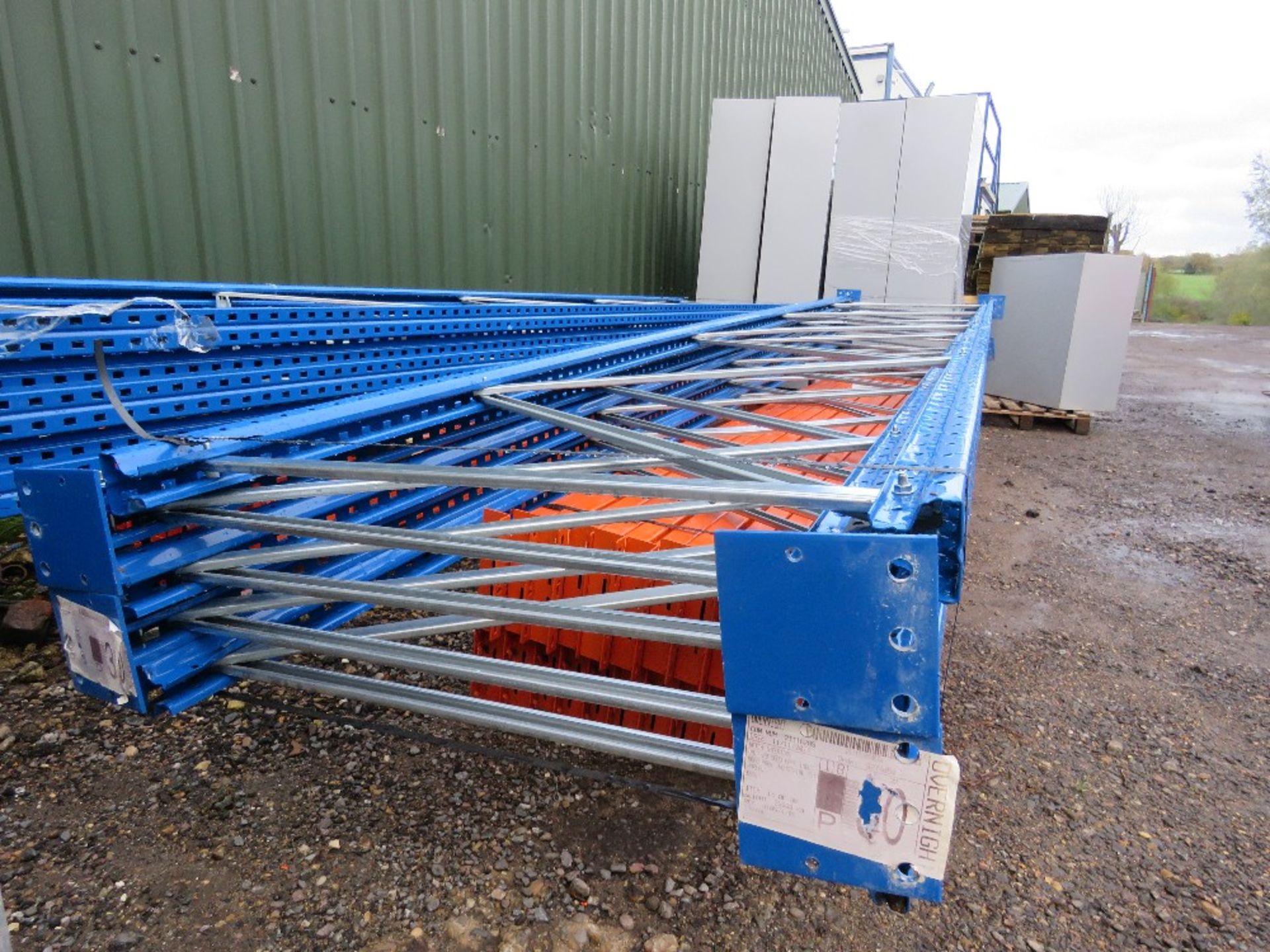 HEAVY DUTY PALLET RACKING: 5 X UPRIGHTS @ 5M HEIGHT WITH A WIDTH OF 0.9M, PLUS 24NO BEAMS @ 3.9M LEN - Image 4 of 6