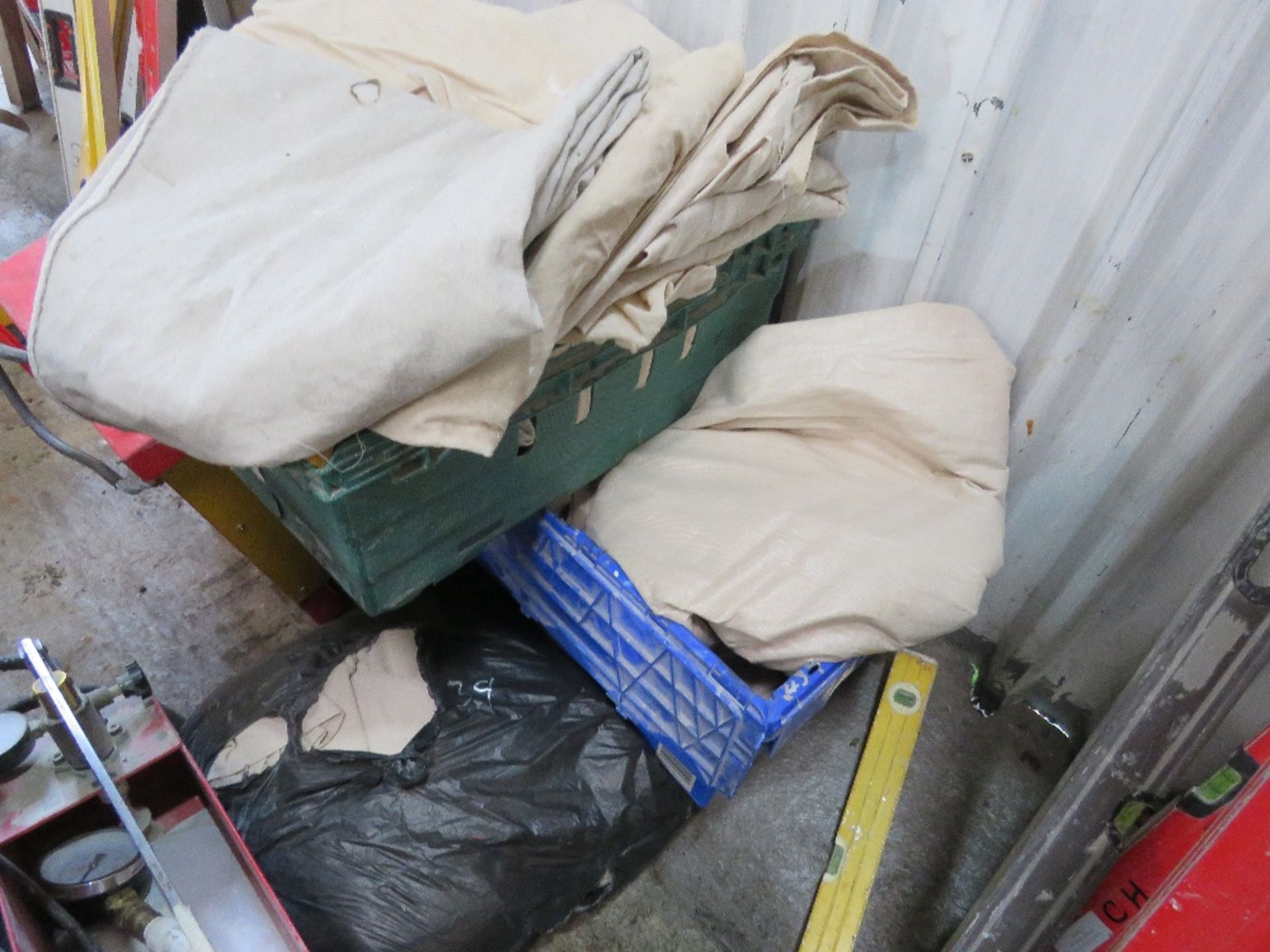 LARGE QUANTITY OF DUST SHEETS. SOURCED FROM COMPANY LIQUIDATION. - Image 2 of 2