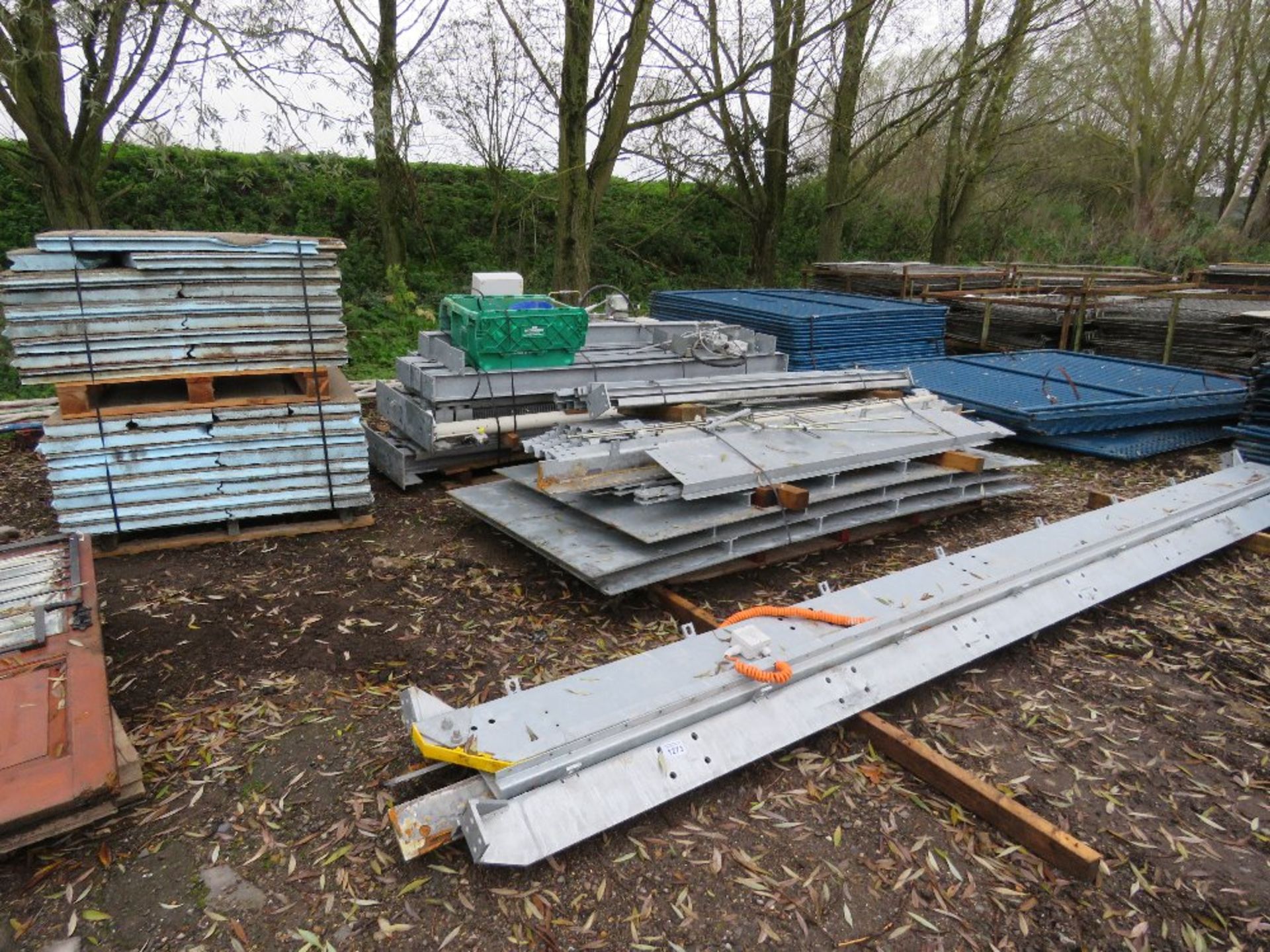 WOHR CAR LIFT SYSTEM WITH DECK PANELS. RECENTLY REMOVED FROM CENTRAL LONDON MANSION BASEMENT CAR PAR - Image 2 of 29