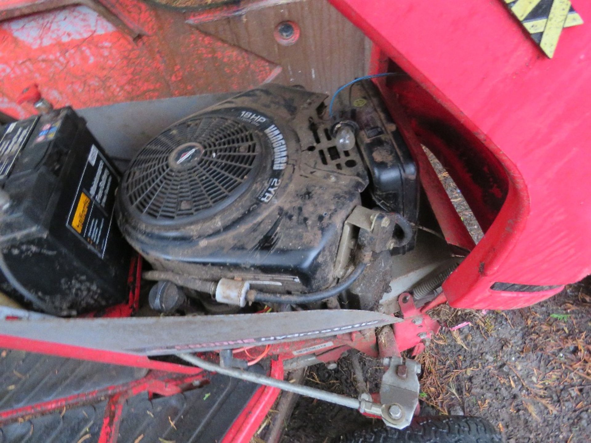 COUNTAX C800HE RIDE ON MOWER, UNTESTED, CONDITION UNKNOWN. - Image 3 of 3