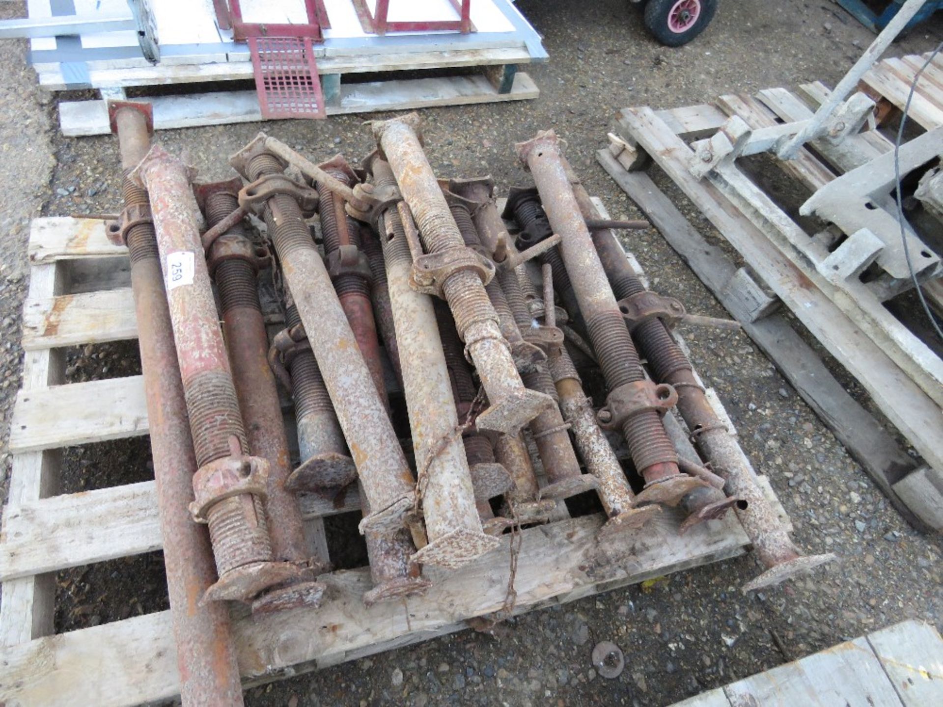 QUANTITY OF SHORT REACH ACROW TYPE TRENCH SUPPORT PROPS. THIS LOT IS SOLD UNDER THE AUCTIONEERS M - Image 3 of 3