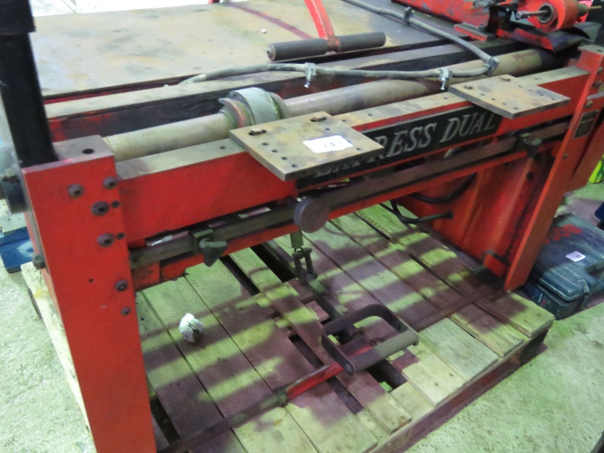 EXPRESS DUAL CYLINDER GRINDER, PADUAL MODEL. THIS LOT IS SOLD UNDER THE AUCTIONEERS MARGIN SCHEME