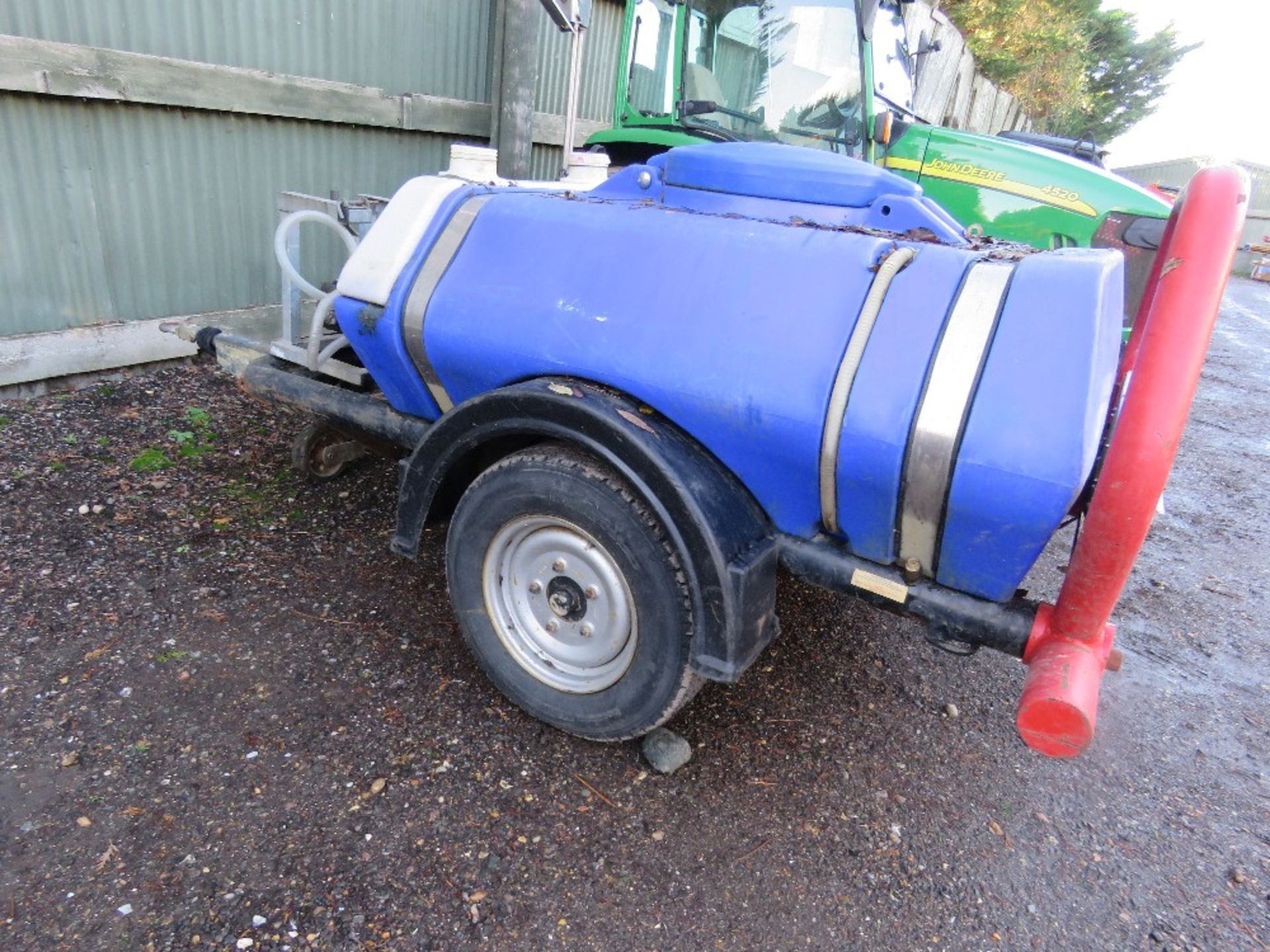 BRENDON WASHER BOWSER TRAILER WITH NIXON ELECTRIC START WASHER FITTED (NO BATTERY). WHEN TESTED WITH