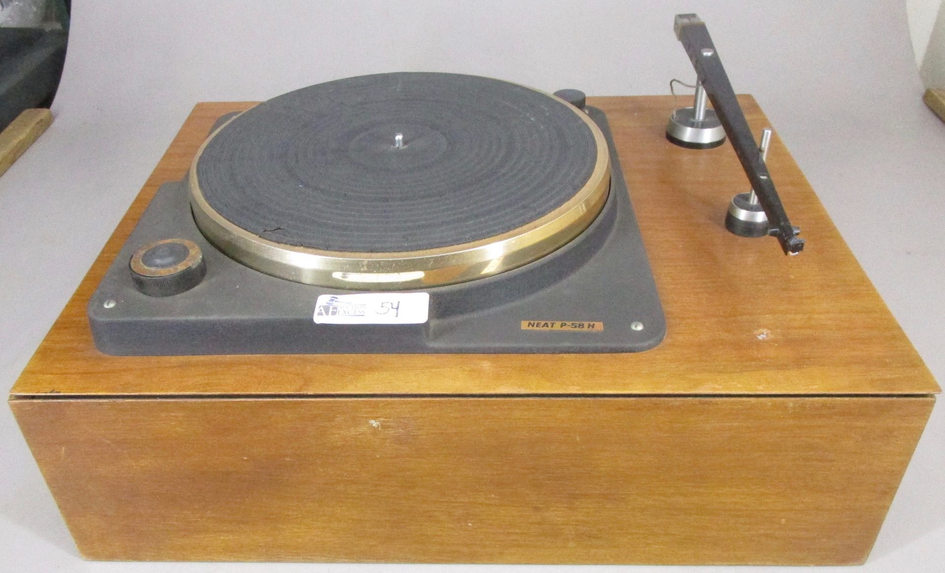 NEAT P-58 H TURNTABLE WITH SHURE TONEARM