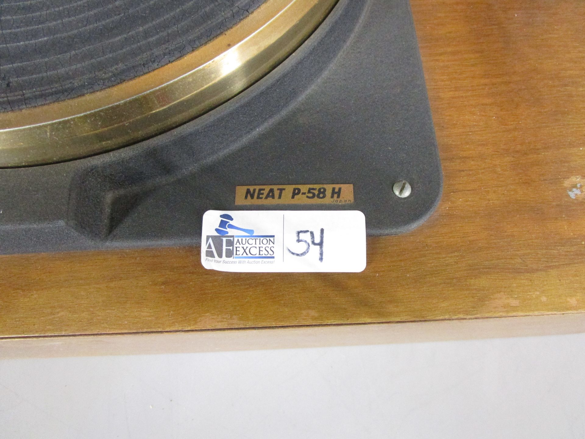 NEAT P-58 H TURNTABLE WITH SHURE TONEARM - Image 3 of 5