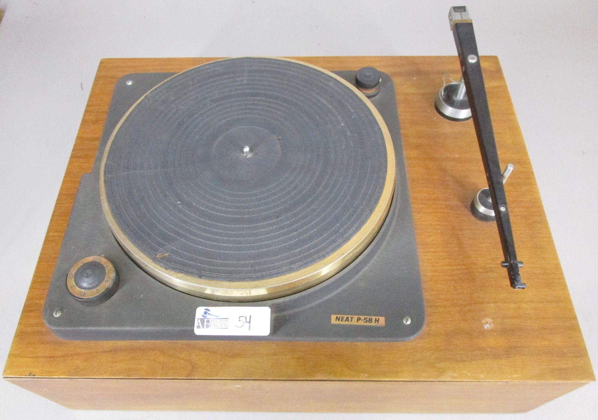 NEAT P-58 H TURNTABLE WITH SHURE TONEARM - Image 2 of 5