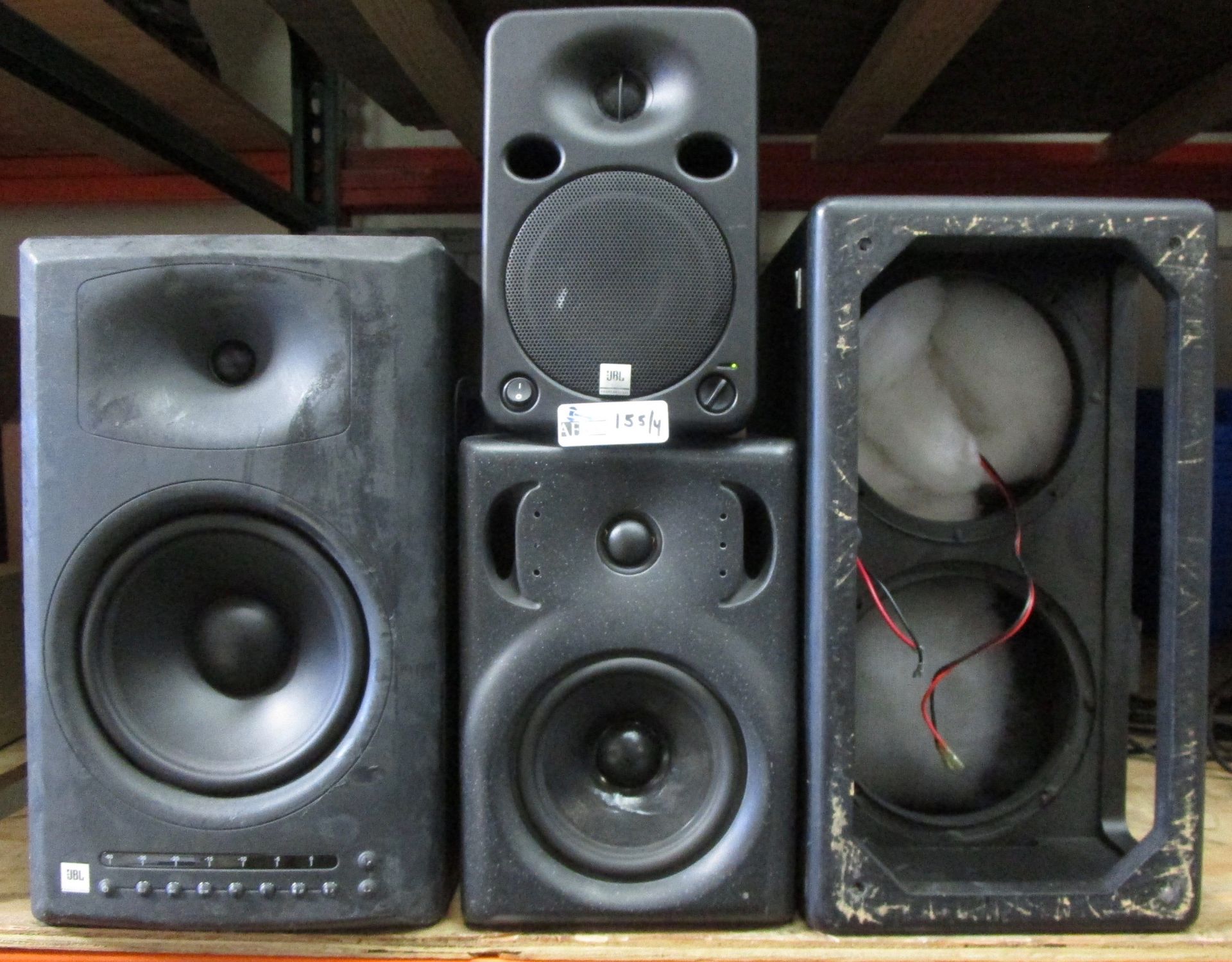 LOT OF 4 SPEAKERS/CABINET