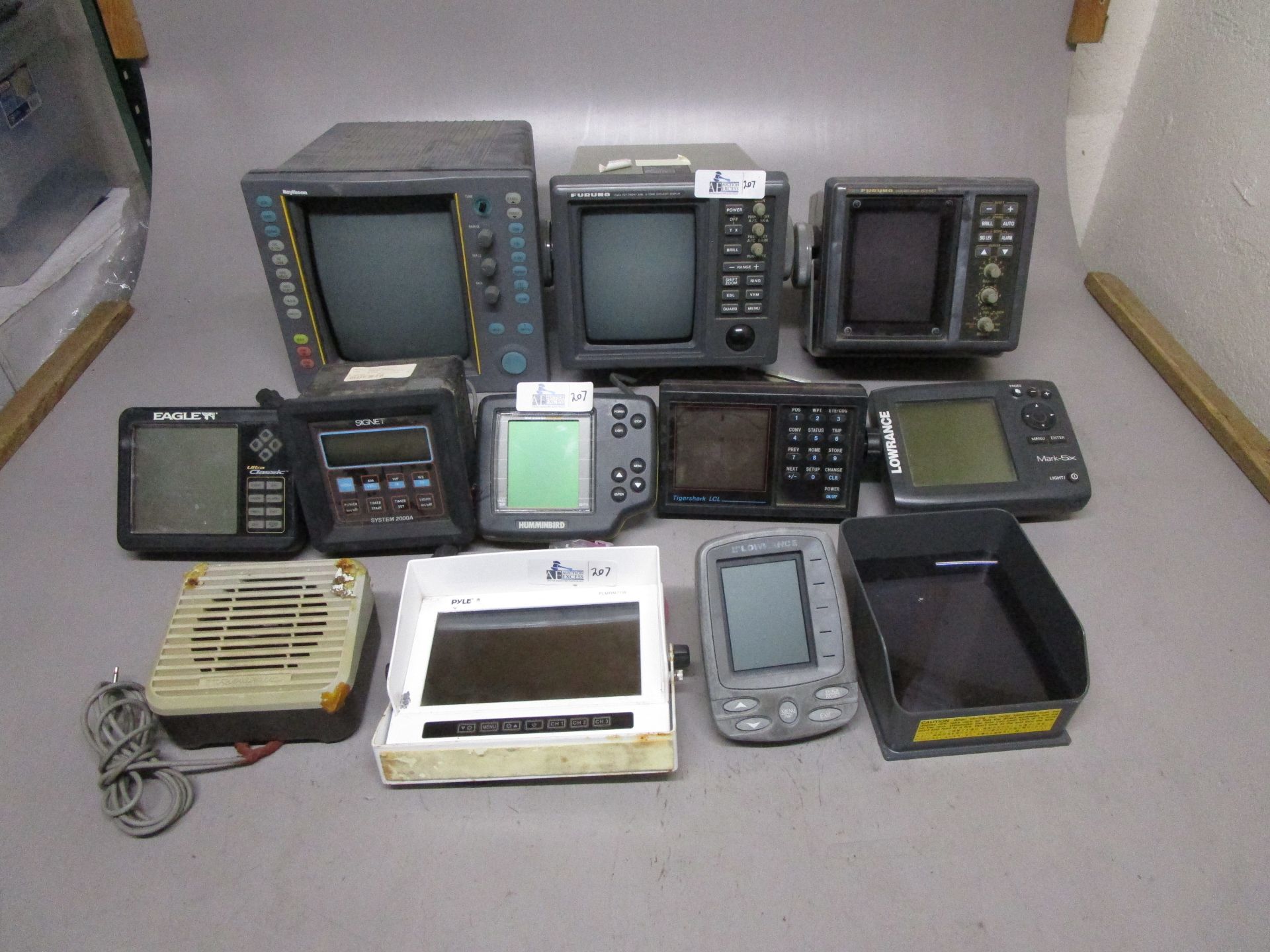 LOT OF MARINE RADAR/FISH FINDER