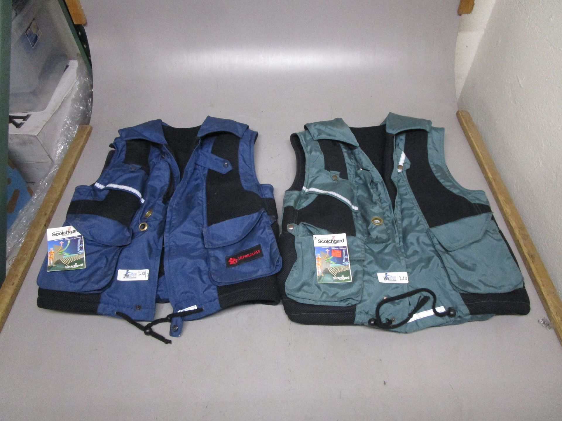 LOT OF 2 EXTREME SCOTCHGARD VESTS NOS