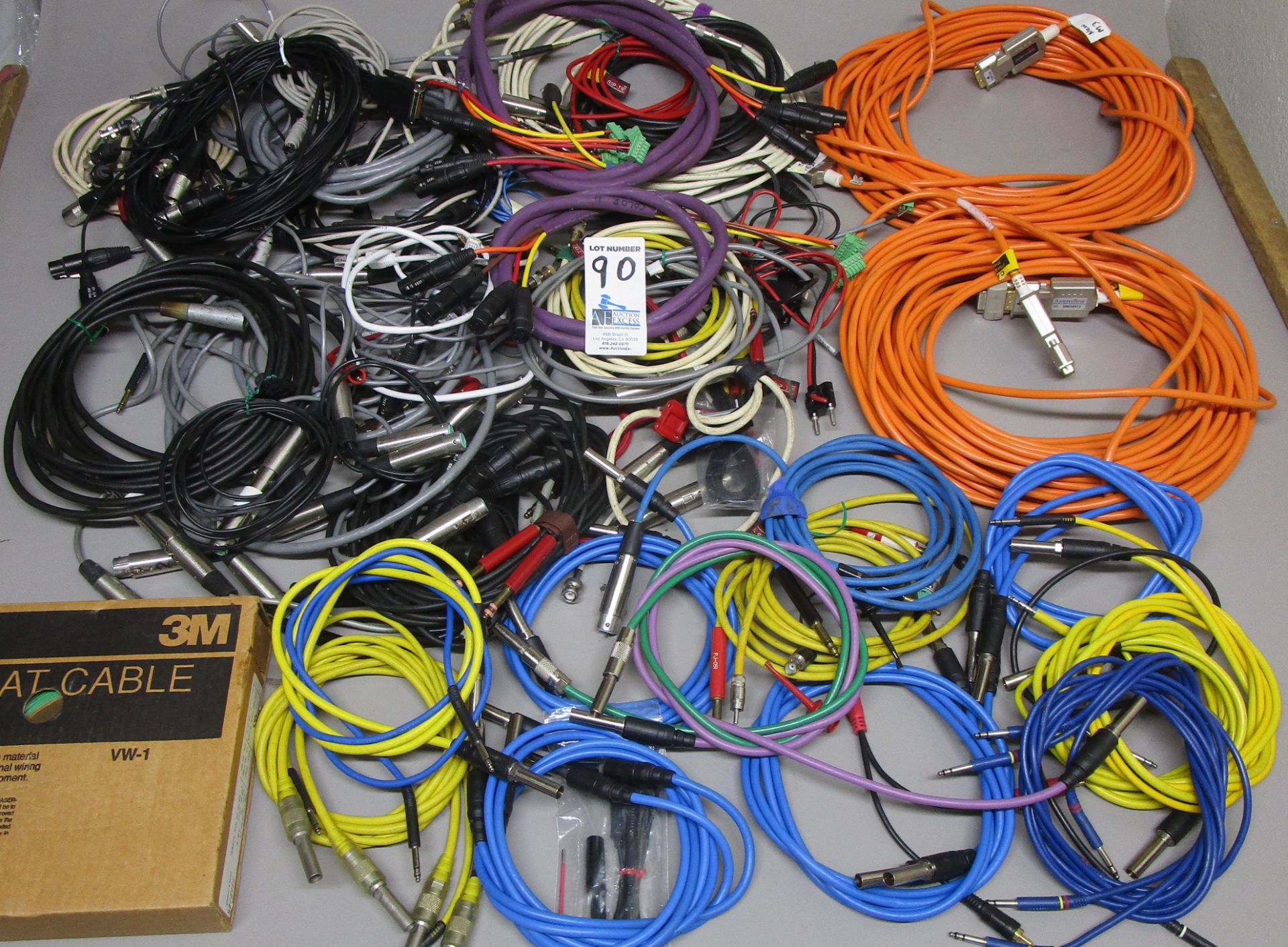 BOX AUDIO/VIDEO CABLES