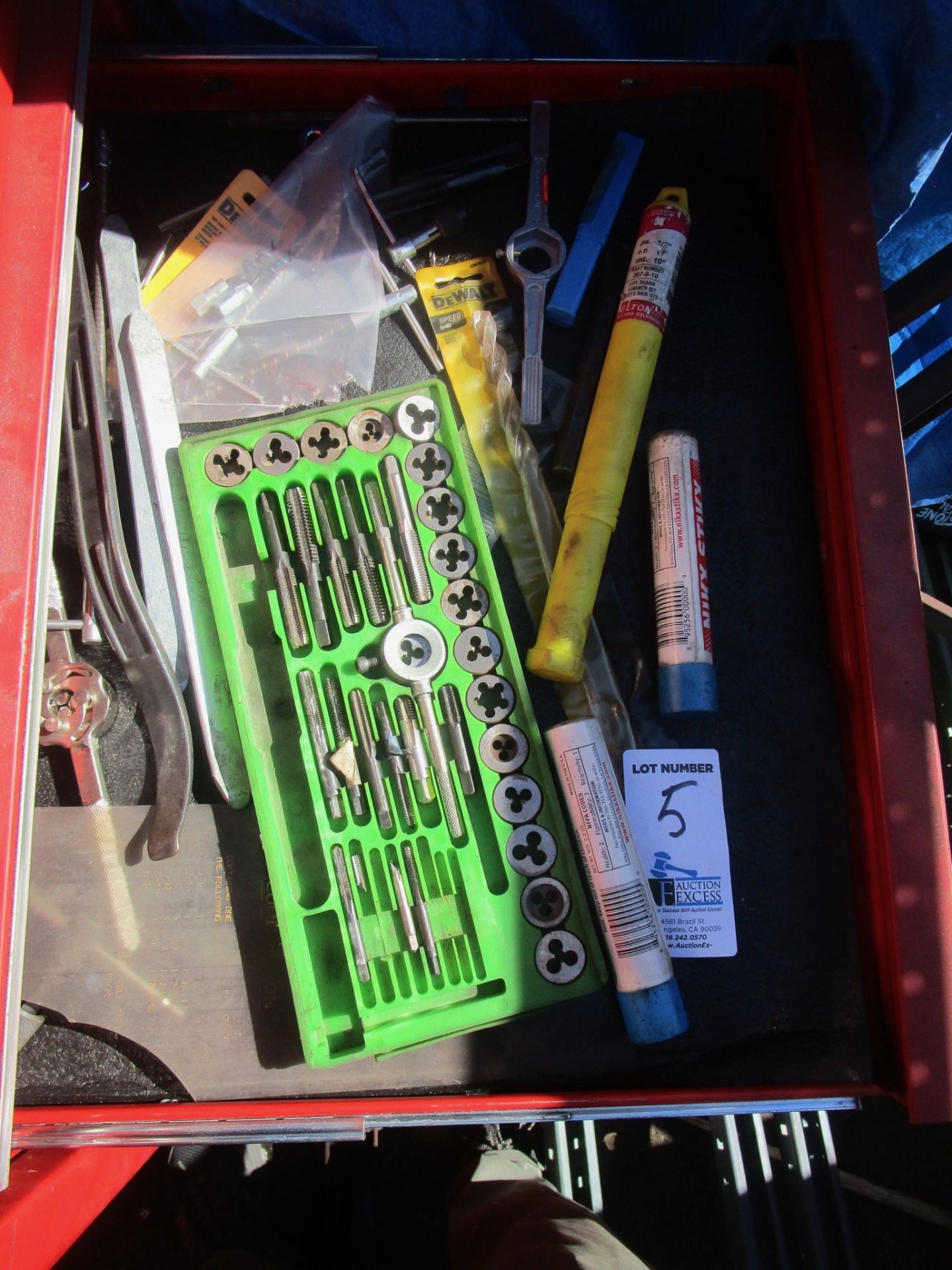 SNAP ON TOOL BOX WITH ALL CONTENTS INCLUDED - Image 9 of 11