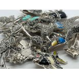 Dealers lot of brooches