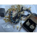 Dealers lot of assorted costume jewellery