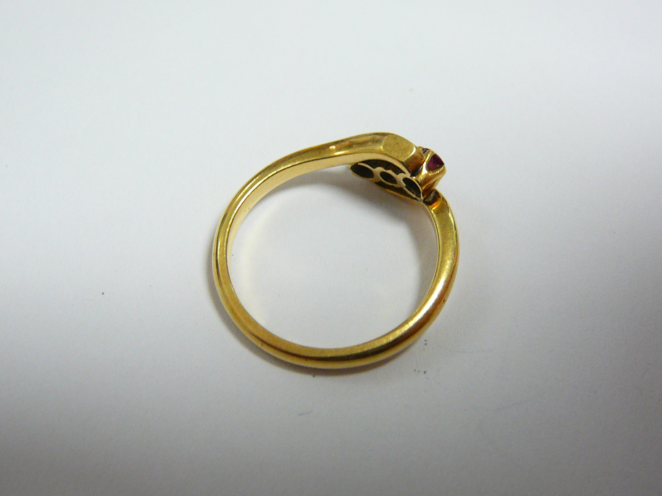 18ct gold diamond and ruby ring - Image 2 of 2