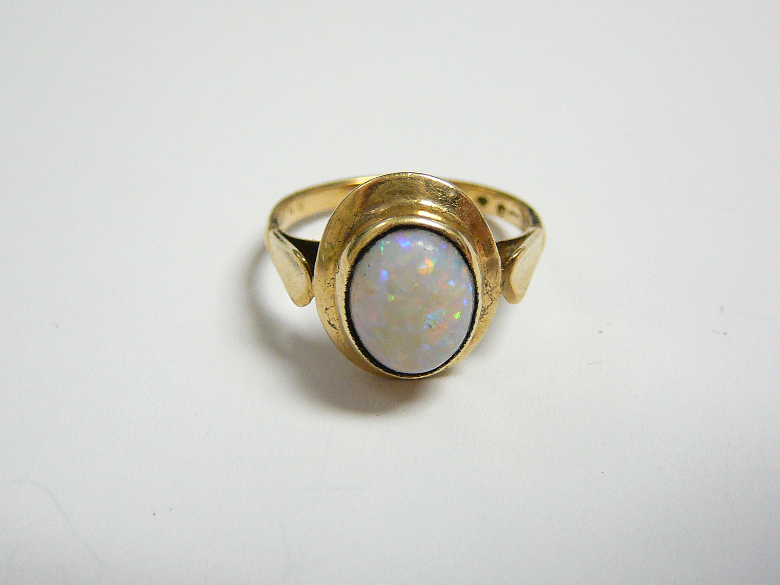 9ct gold opal ring