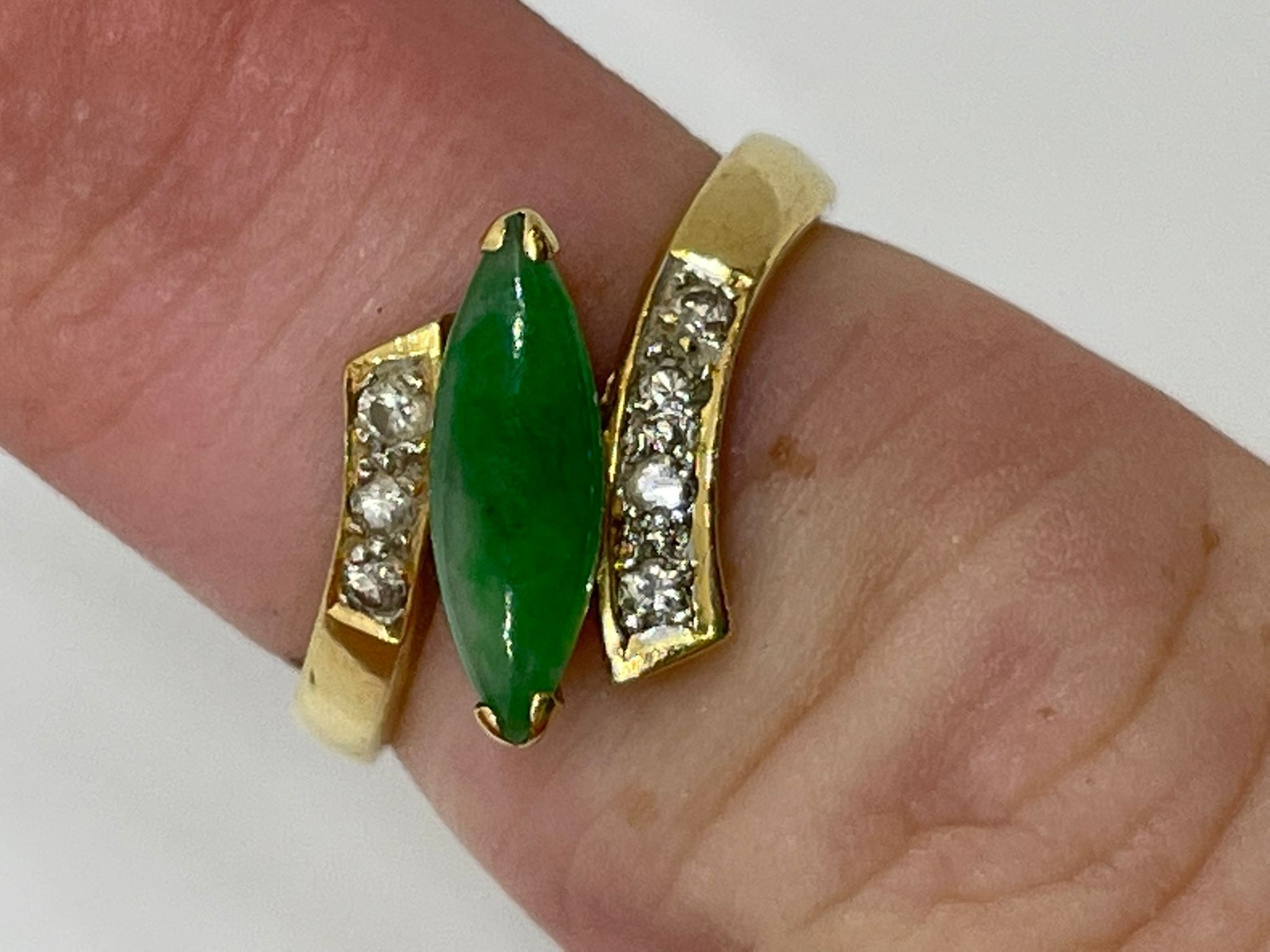 18ct gold jade and diamond ring - Image 3 of 3