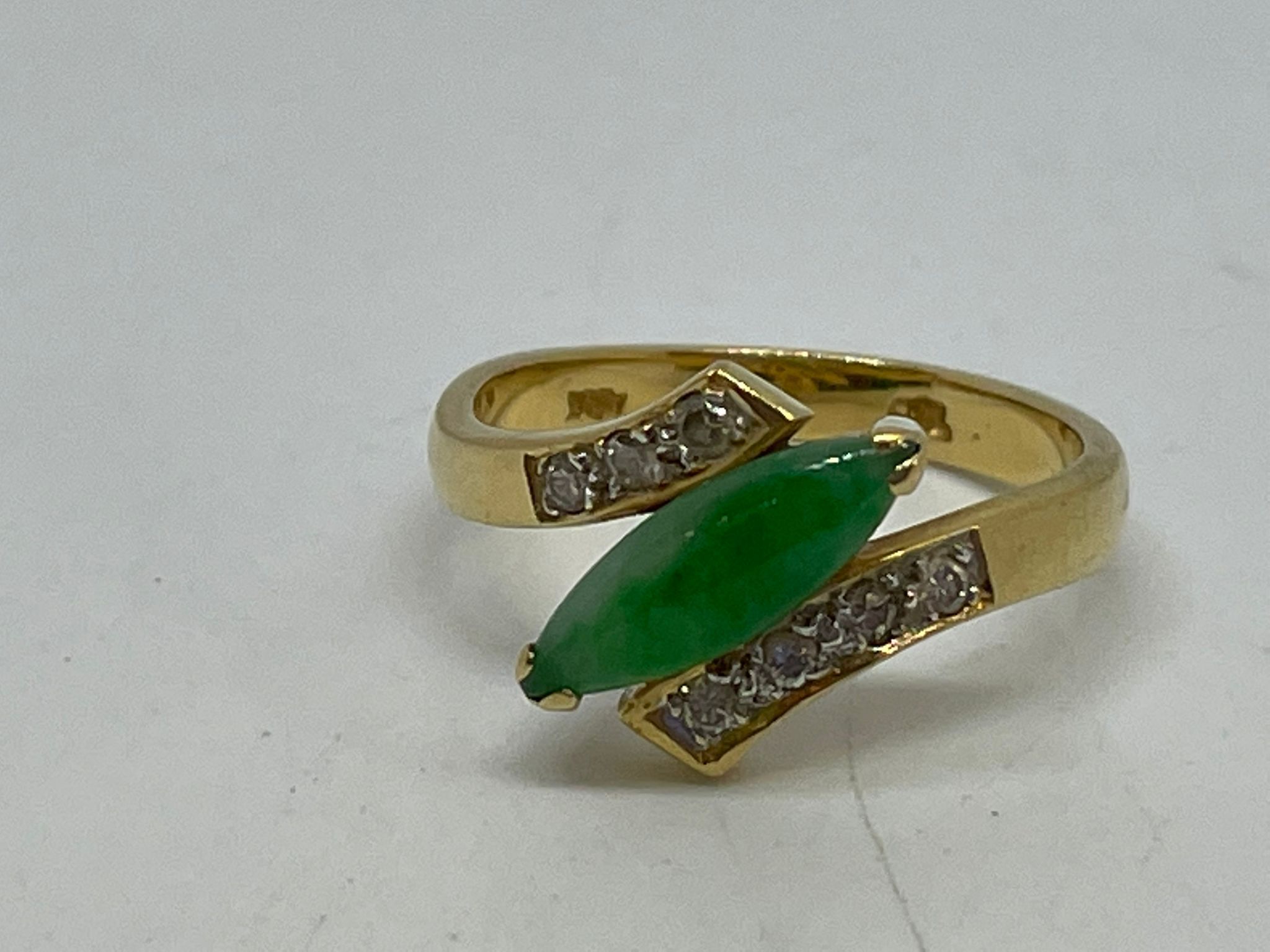 18ct gold jade and diamond ring - Image 2 of 3