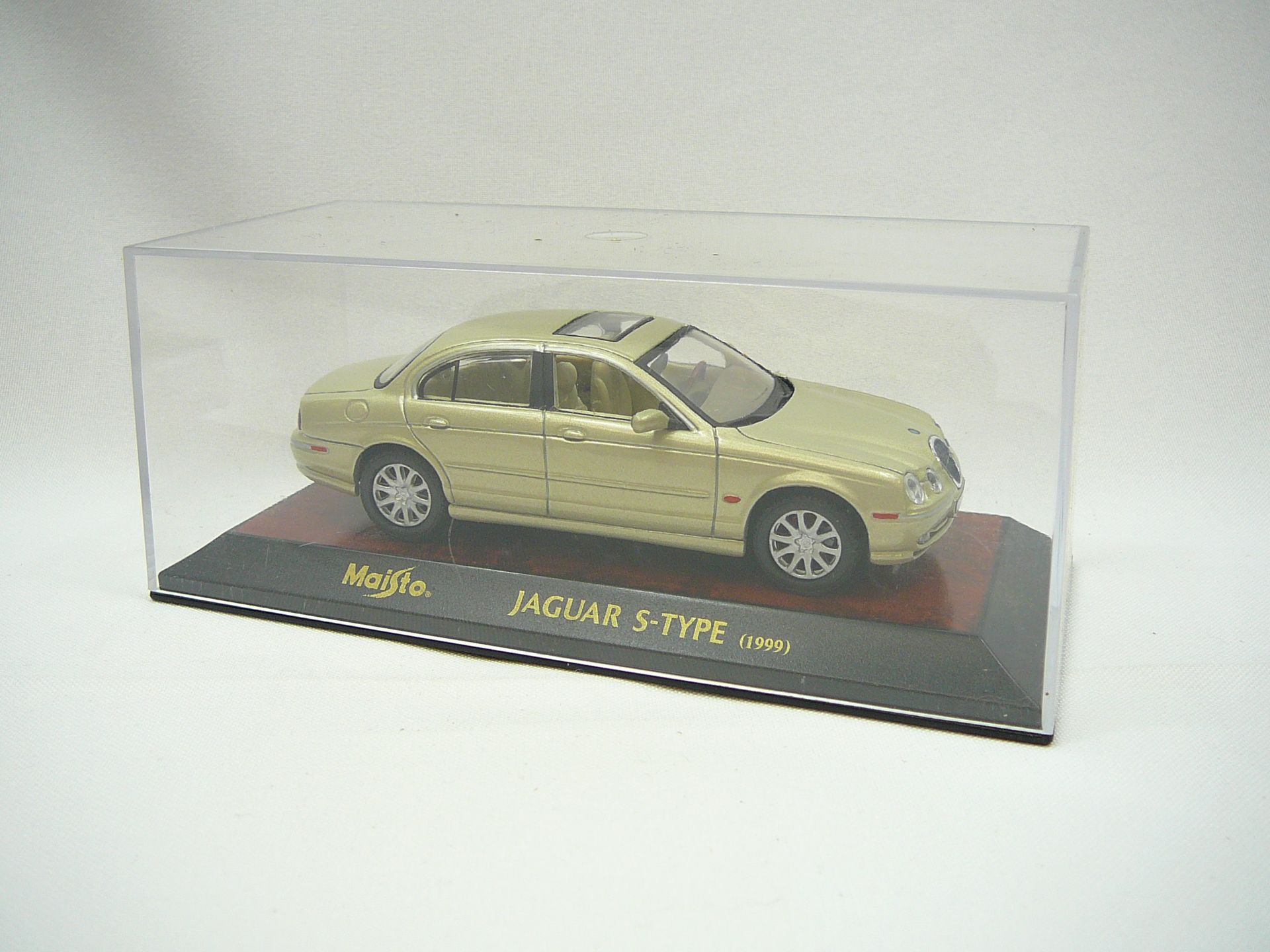 Maisto boxed model of 1999 Jaguar S Type