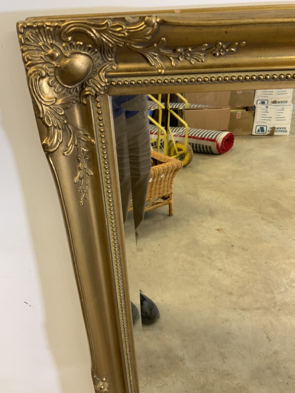 A large gilt framed bevelled mirror. W:90cm x H:116cm - Image 3 of 5