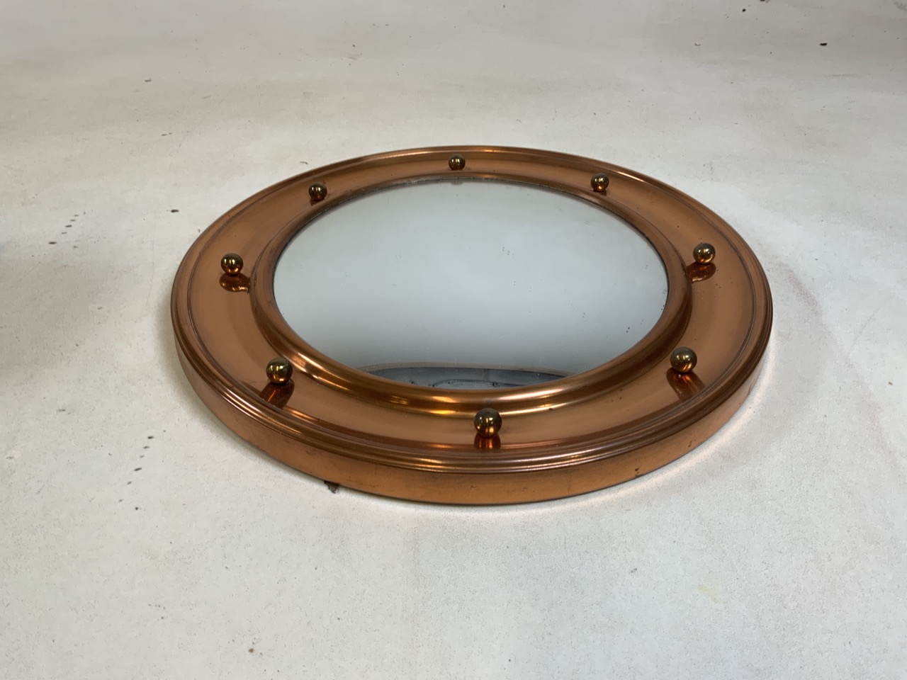 A twentieth century walnut cased mantle clock together with a reproduction convex metal mirror 42cm - Bild 7 aus 8