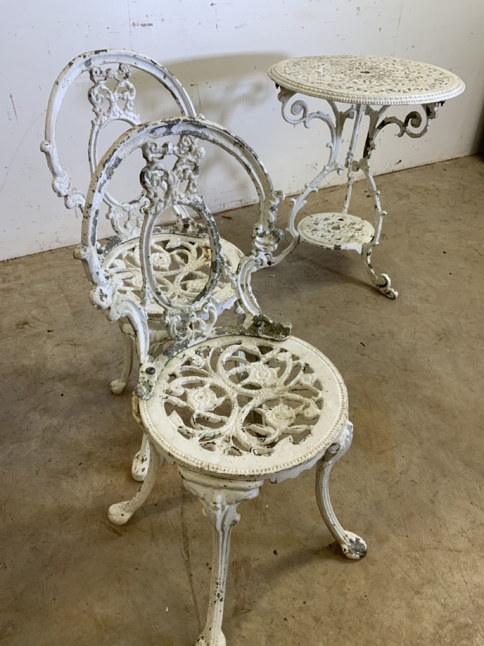 A metal circular garden table with two chairs. - Image 5 of 5