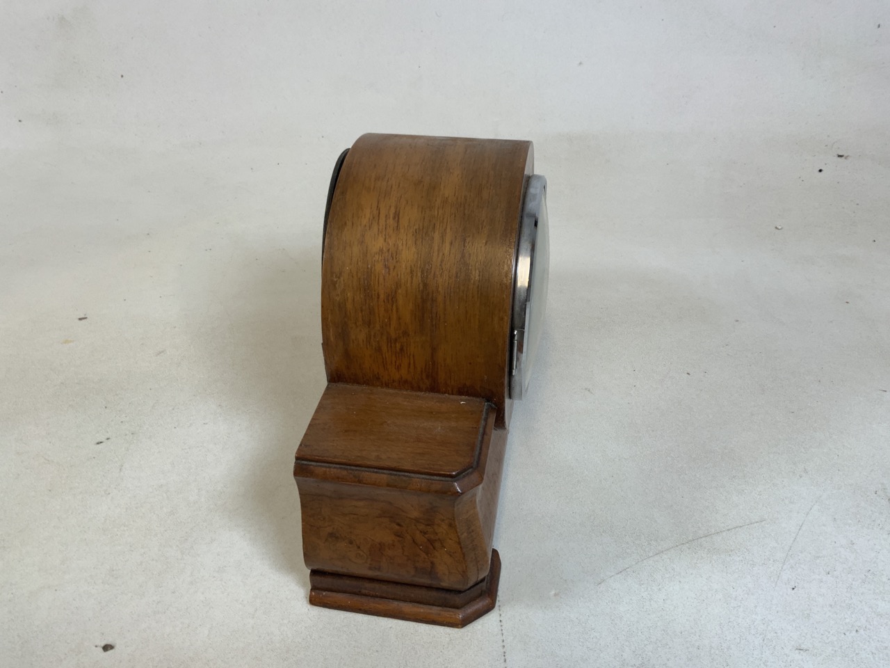 A twentieth century walnut cased mantle clock together with a reproduction convex metal mirror 42cm - Bild 3 aus 8