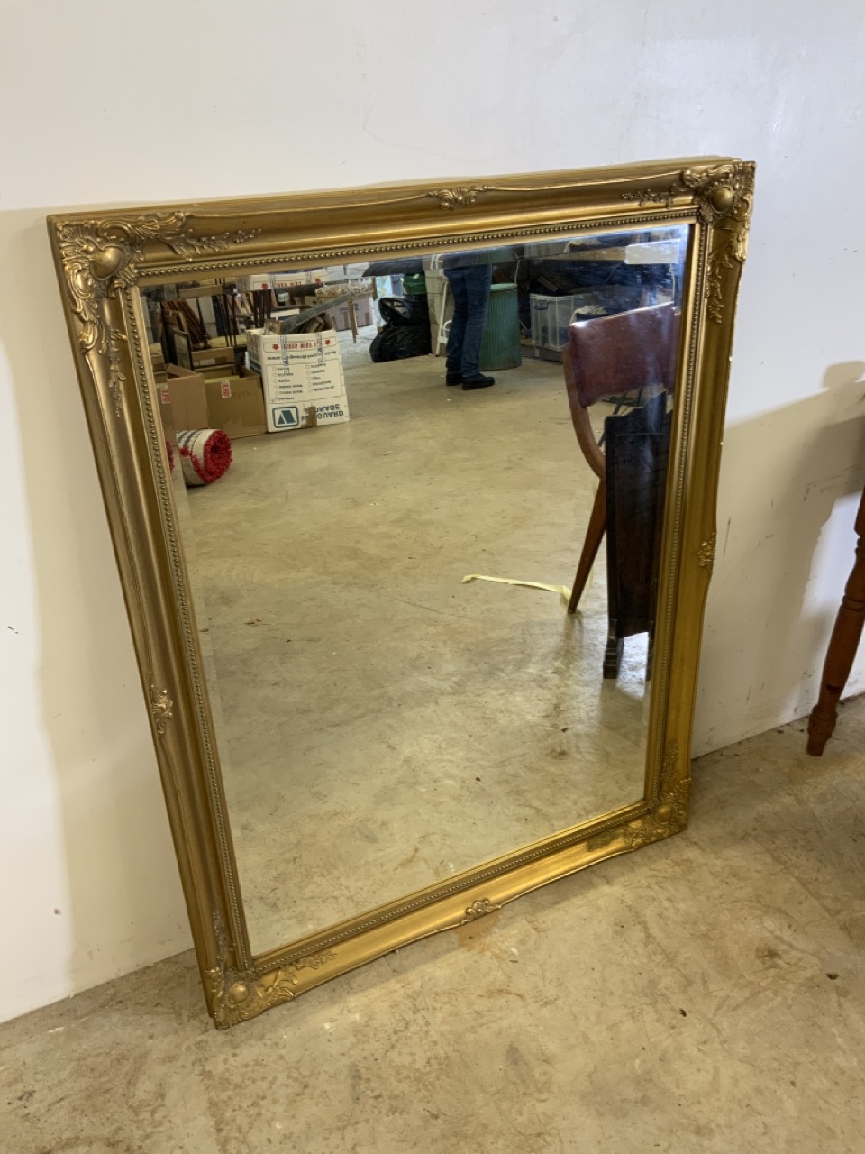 A large gilt framed bevelled mirror. W:90cm x H:116cm - Image 2 of 5