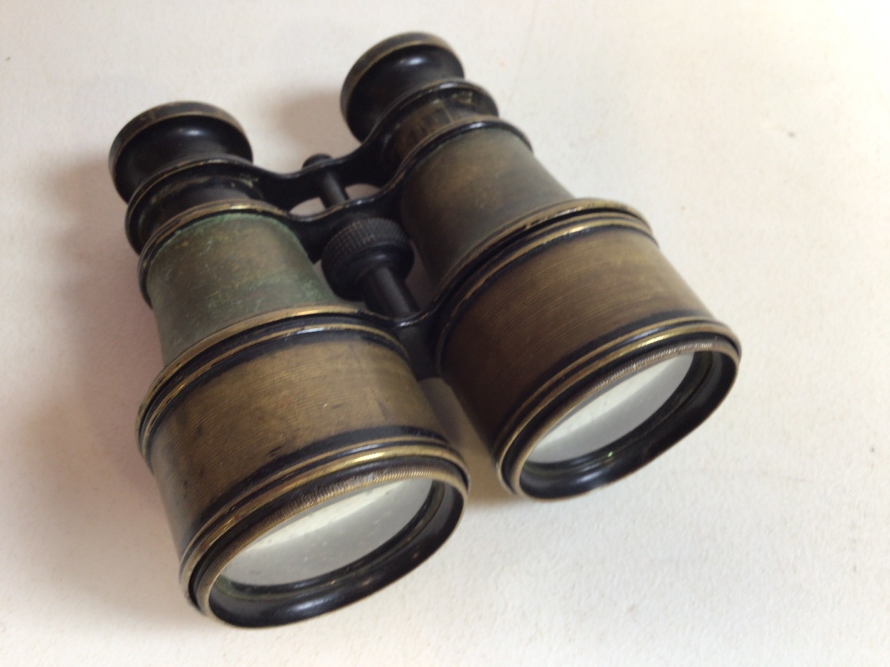 Three car badges - a vintage metal AA badge together with two RAC badges, a pipe rack, binoculars, a - Bild 4 aus 7