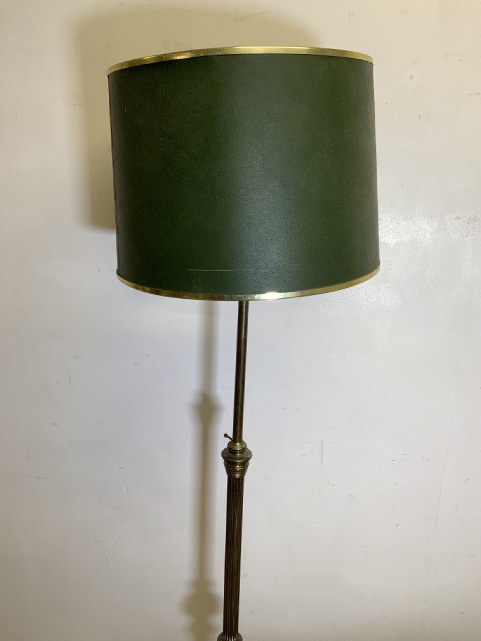 An adjustable early 20th century heavy brass standard lamp. H:174cm - Image 3 of 7