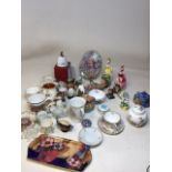 A quantity of collectible ceramics including Royal Worcester, Royal Doulton, Wedgwood, lladro and