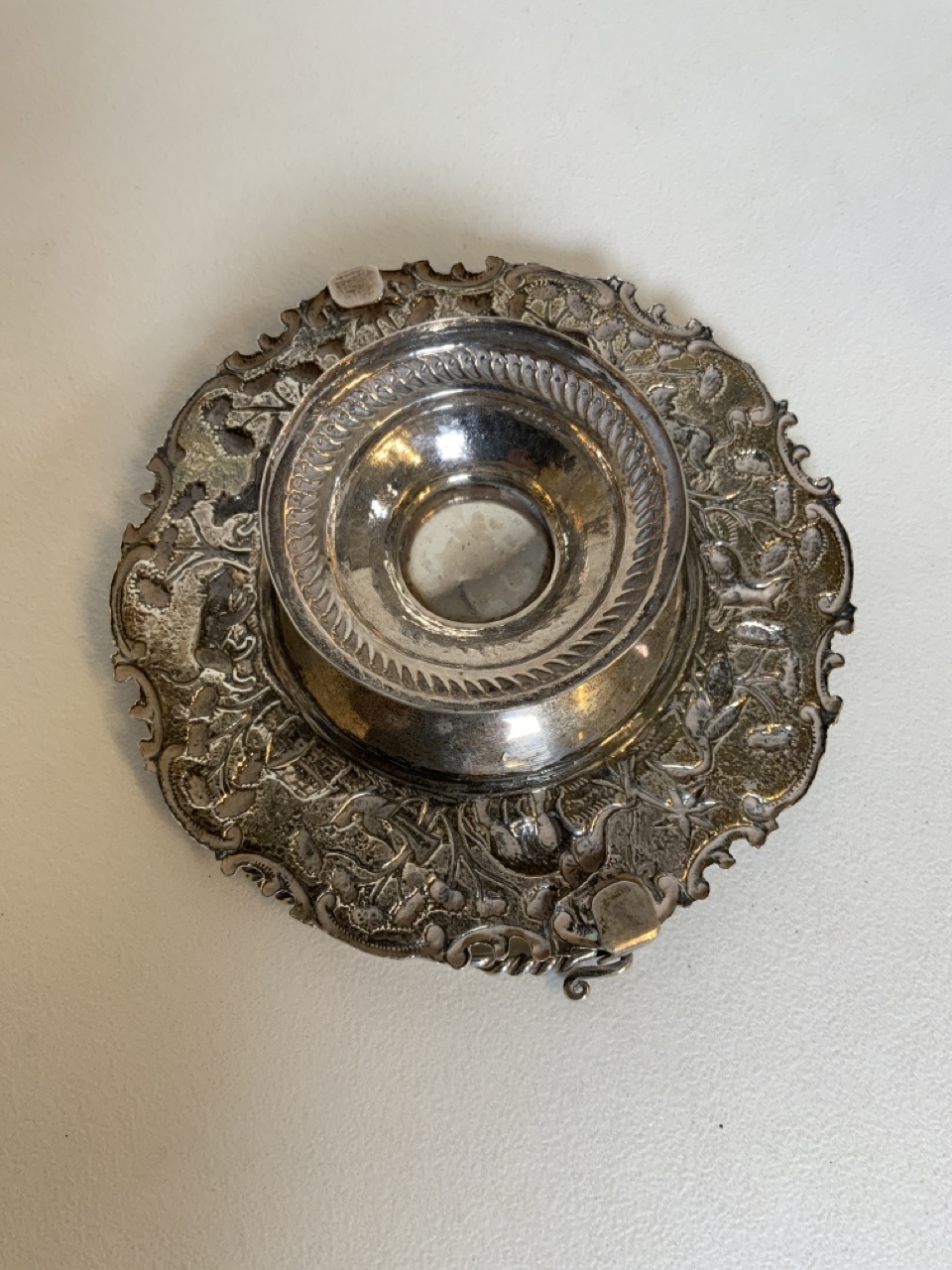 A Eastern white metal bon bon dish with carry handle. Decorated with wildlife. - Image 4 of 5