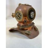 An ornamental brass and copper model of a deep sea divers helmet. H:18cm