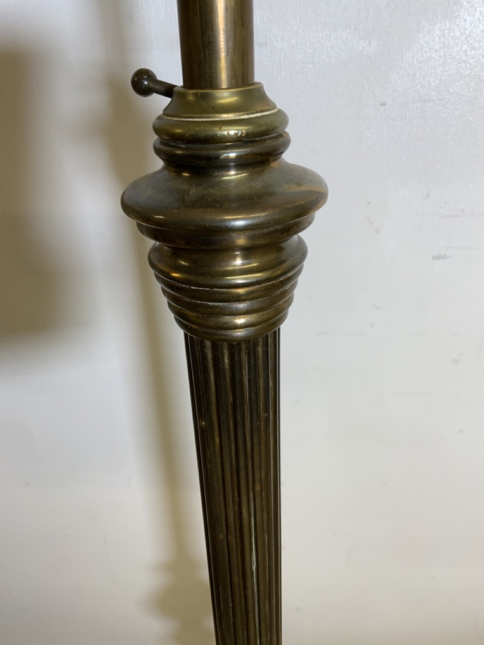 An adjustable early 20th century heavy brass standard lamp. H:174cm - Image 4 of 7