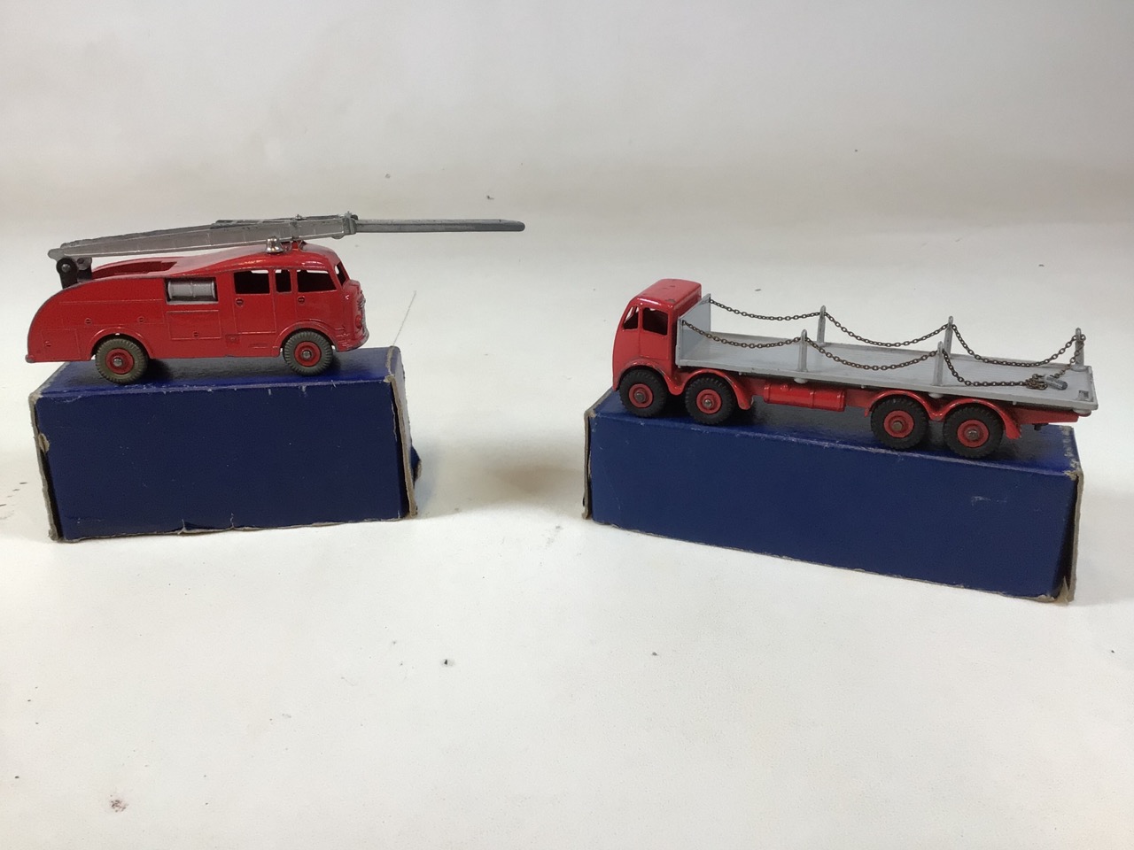 Dinky Supertoys. A Foden Flat Truck, damage to 1 stanchion, bottom part of box only, no lid also