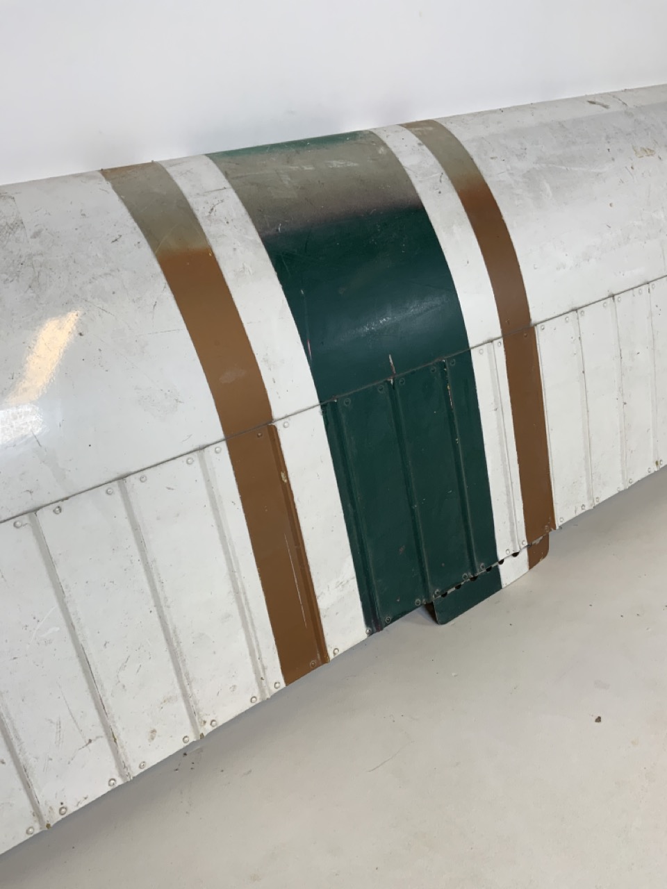 An aeroplane areofoil. W:54cm x H:150cm x8cm - Image 2 of 7