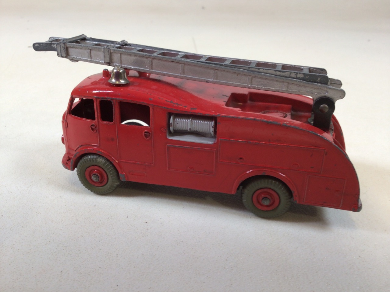 Dinky Supertoys. A Foden Flat Truck, damage to 1 stanchion, bottom part of box only, no lid also - Image 10 of 12