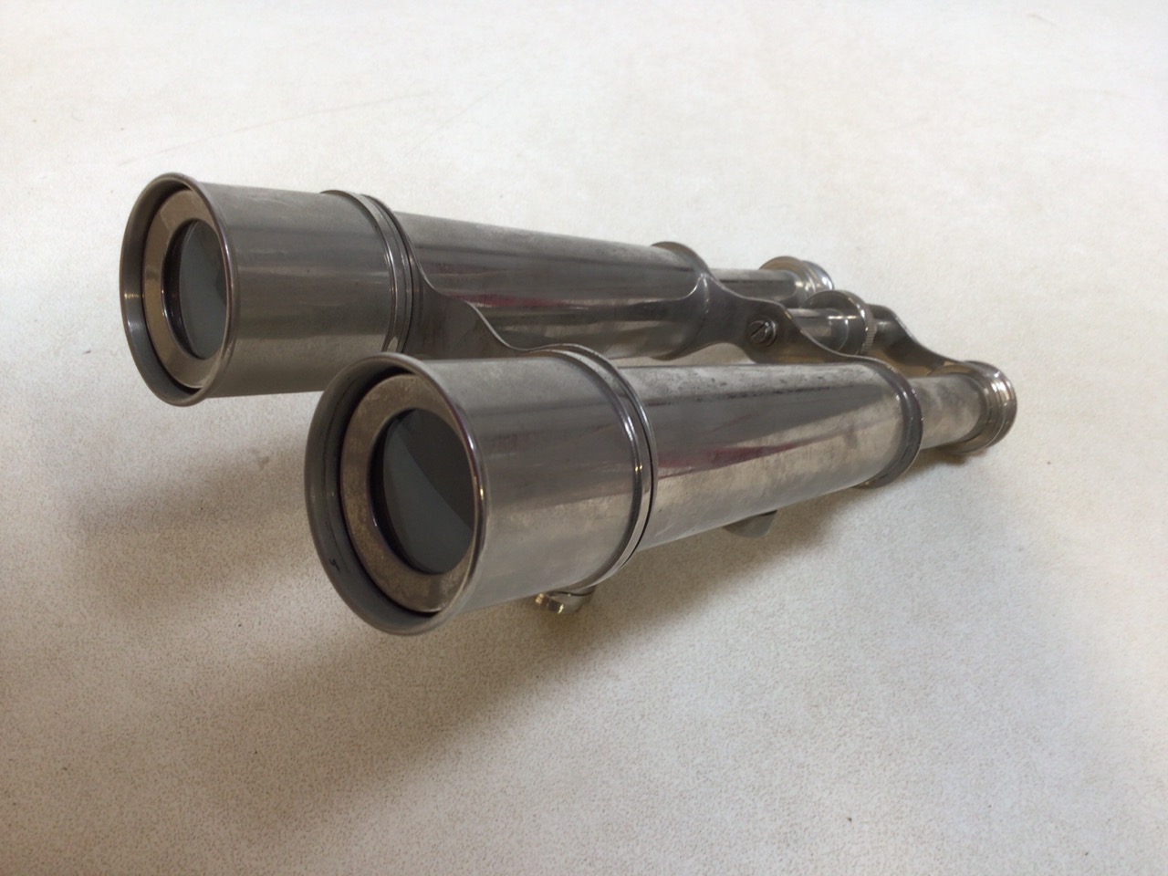 A pair of chrome binoculars with tripod attachment (no tripod) W:11cm x H:21cm - Image 4 of 4