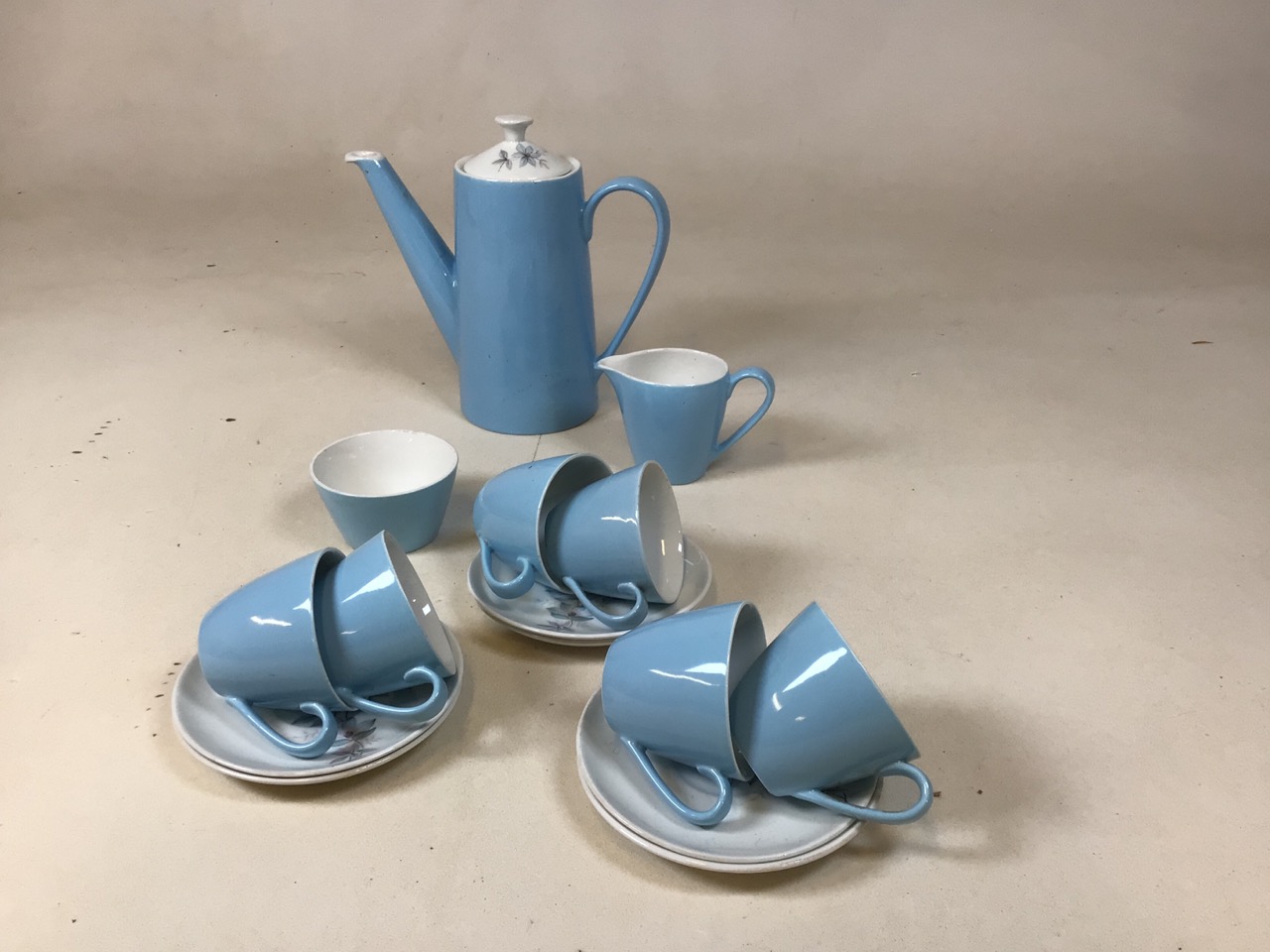 A 20 century hand painted Japanese tea set comprising teapot, jug, sugar bowls, tea plates, cups and - Bild 9 aus 9