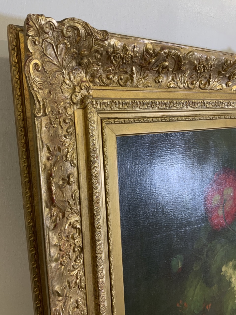 A very large floral oil on canvas signed L.Martin lower left. In good quality modern gilt frame. W: - Image 4 of 7