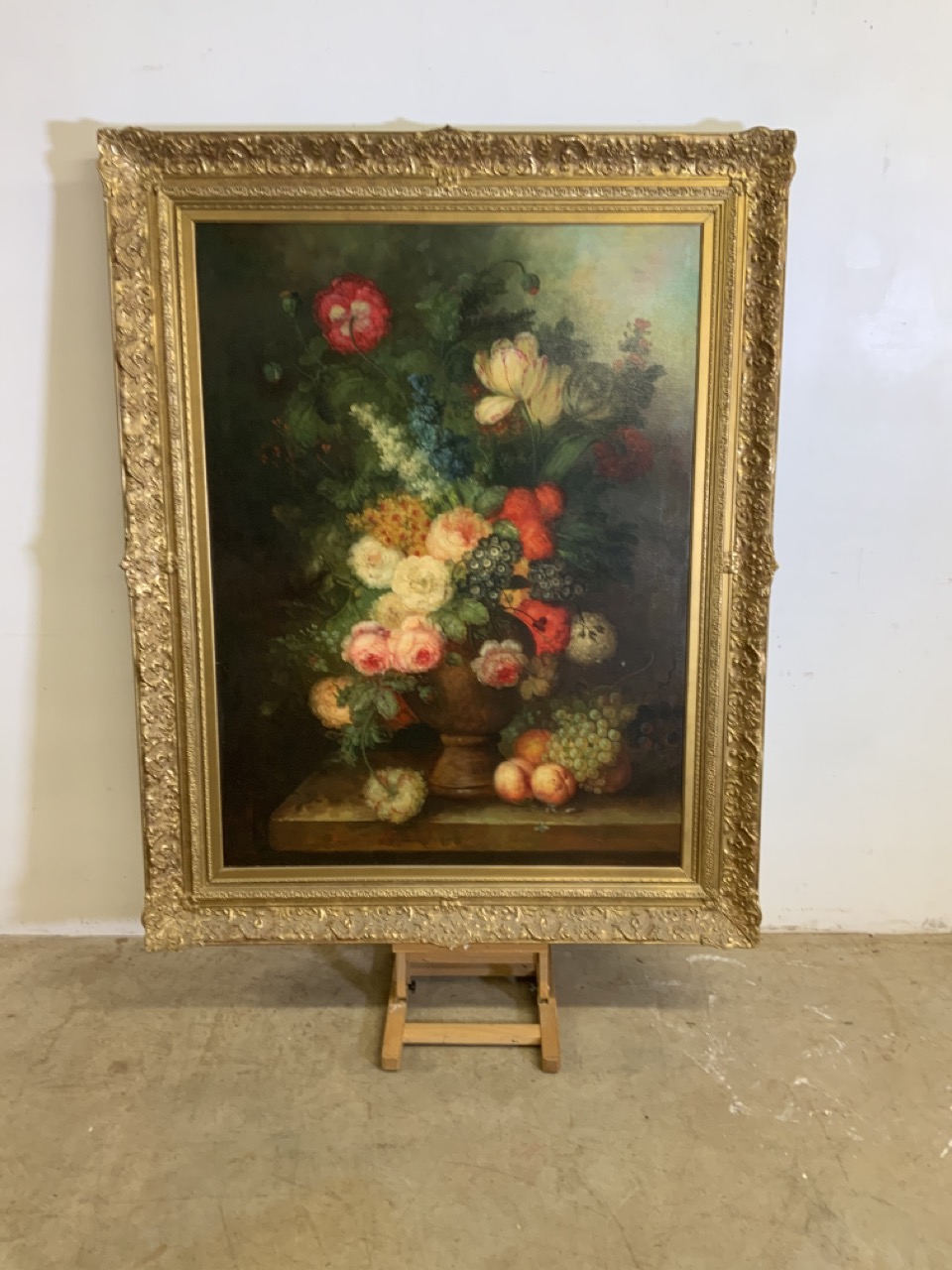 A very large floral oil on canvas signed L.Martin lower left. In good quality modern gilt frame. W: - Image 5 of 7