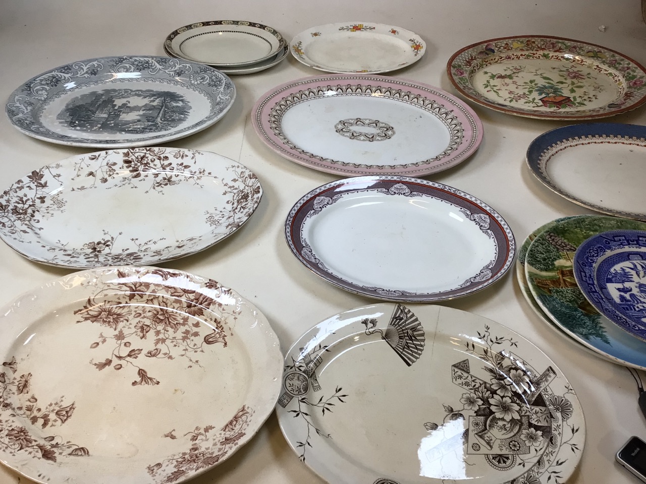 Quantity of decorative vintage platters A/F perfect for decoration