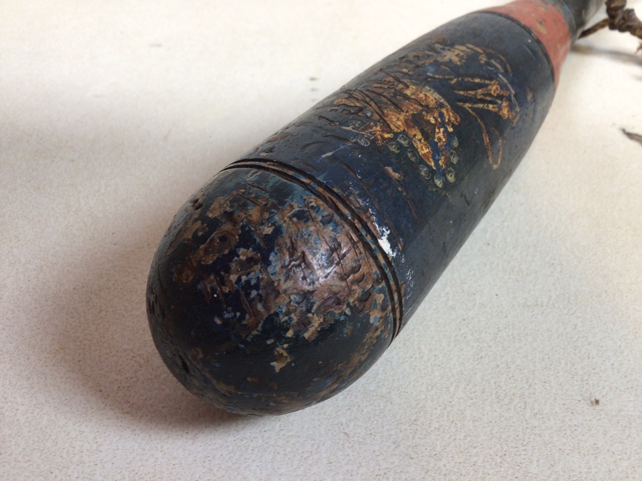 A hand painted truncheon with crown and monogram WR. Possibly William IV. Original red and blue - Image 6 of 7
