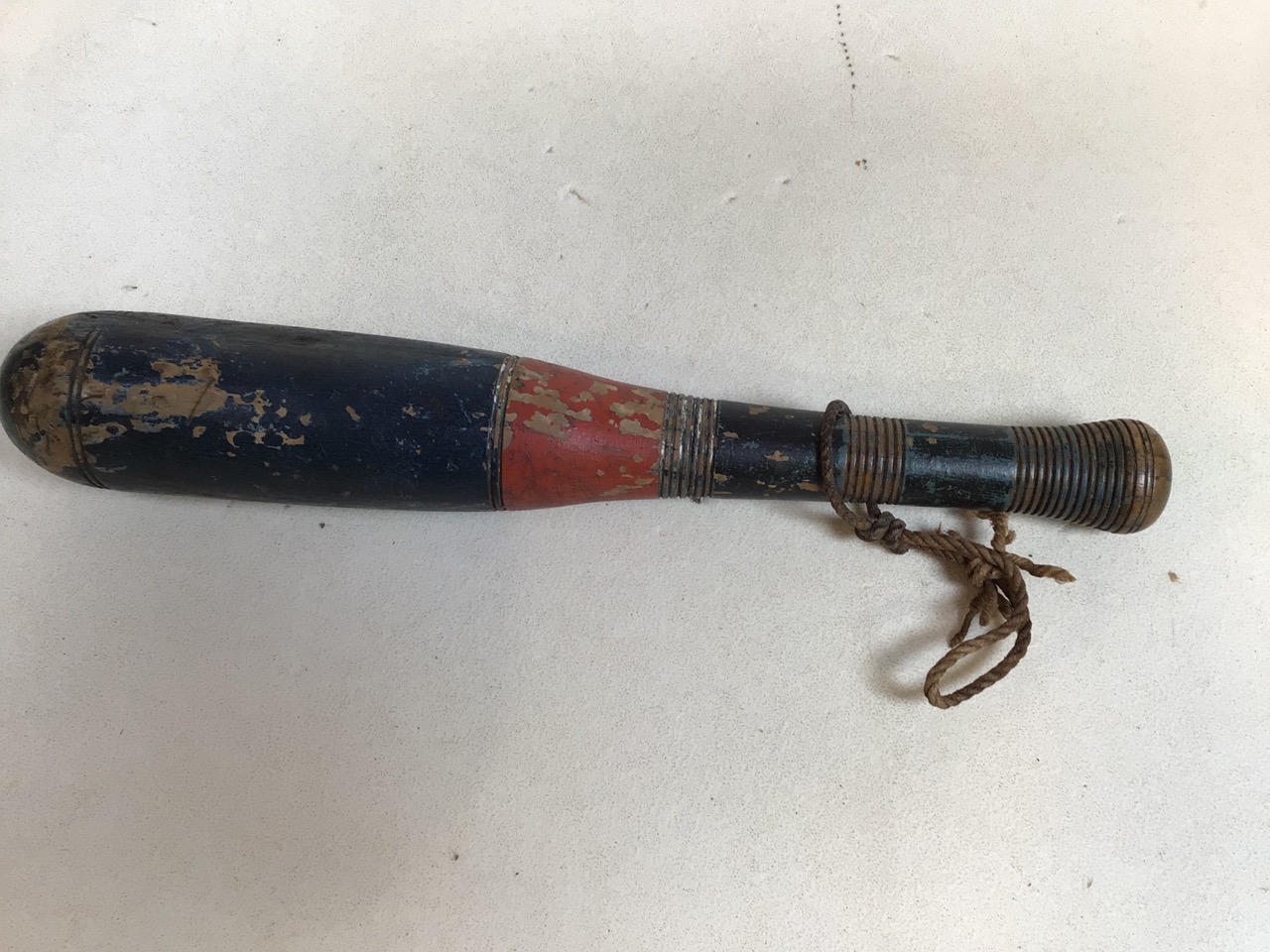 A hand painted truncheon with crown and monogram WR. Possibly William IV. Original red and blue - Image 5 of 7