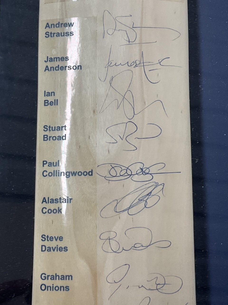 Quality framed England Cricket signed bat from the South African test tour 2009-10. Signatures of 16 - Image 4 of 9