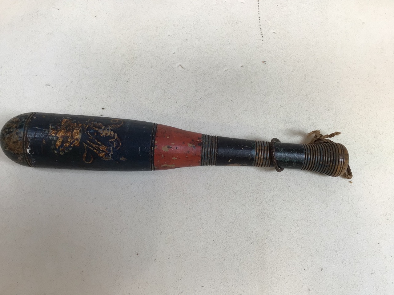 A hand painted truncheon with crown and monogram WR. Possibly William IV. Original red and blue - Image 3 of 7