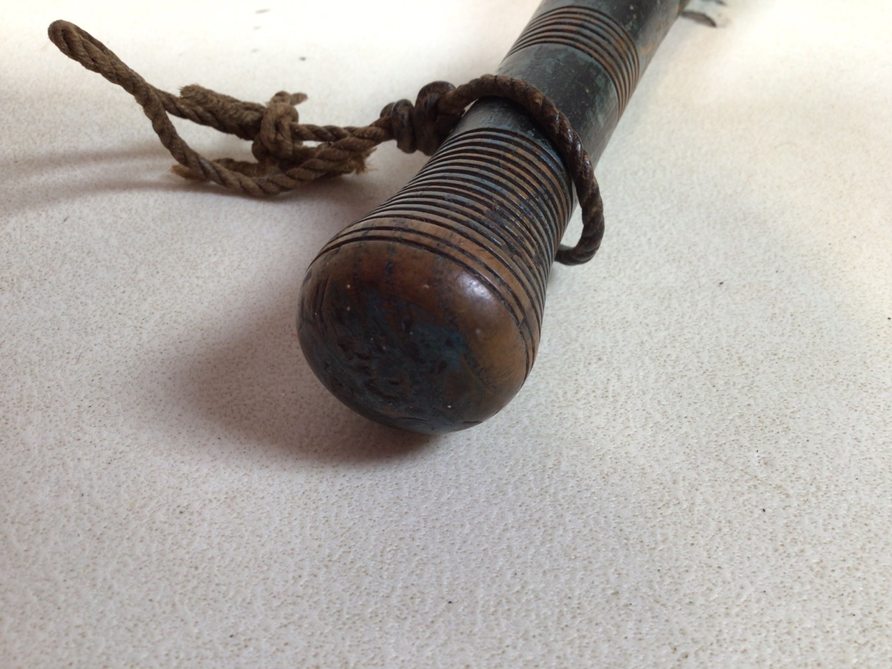 A hand painted truncheon with crown and monogram WR. Possibly William IV. Original red and blue - Image 7 of 7