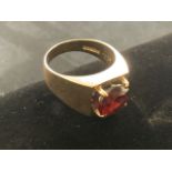 A 9ct gold and garnet ring. Size p.